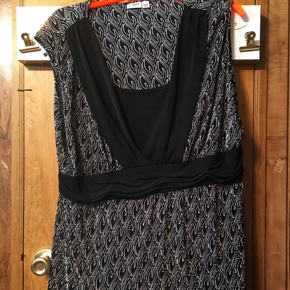Sz 22/24 Black white sleeveless Cato Top Plus